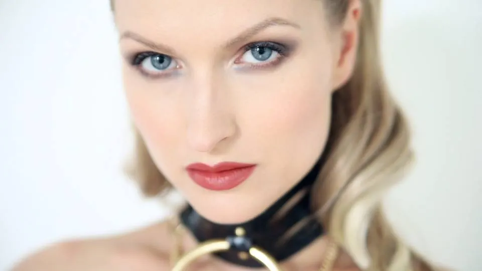 Latex 'Miko' choker in Black and Gold.